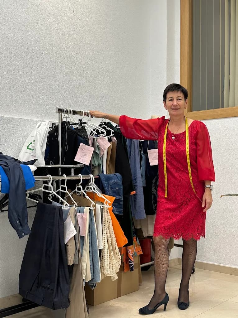 Detalle de costura a medida en taller de Chamartín