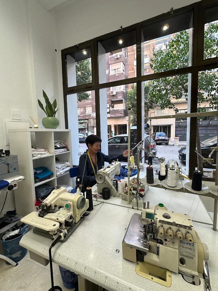 Ajuste de traje de fiesta en Lisa Atelier de Costura